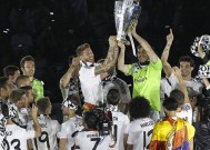 AG体育官方网站-罗马竞技场欧冠夜晋级，球迷狂欢庆祝胜利的简单介绍